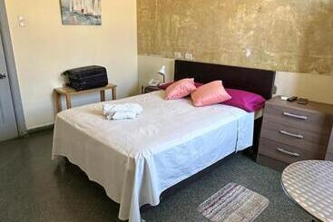 هتل Hostal Las Garzas