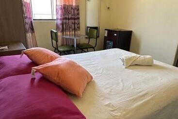 هتل Hostal Las Garzas