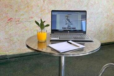 هتل Hostal Las Garzas