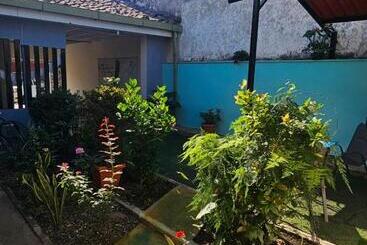 پانسیون Hostal Casa 25