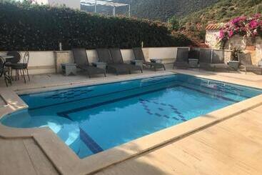 تختخواب و صبحانه Villa Sandarra Kalkan