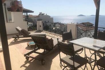 تختخواب و صبحانه Villa Sandarra Kalkan
