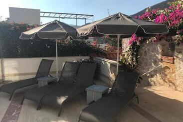 تختخواب و صبحانه Villa Sandarra Kalkan