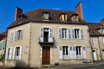 تختخواب و صبحانه La Grande Maison