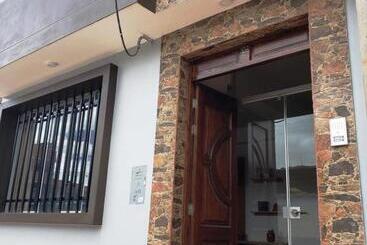هتل Hostal ñan Tika