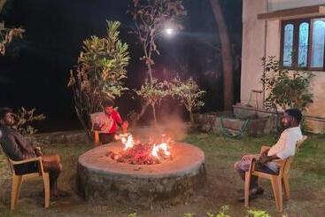 هتل Kumaragam Resorts