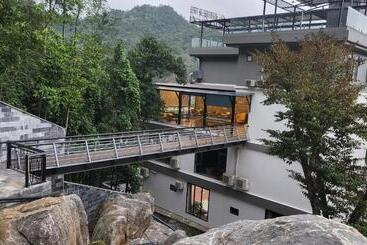 هتل Lotus Premium Lodge