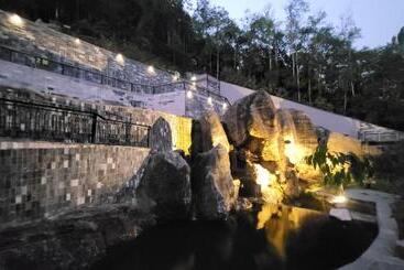 هتل Lotus Premium Lodge