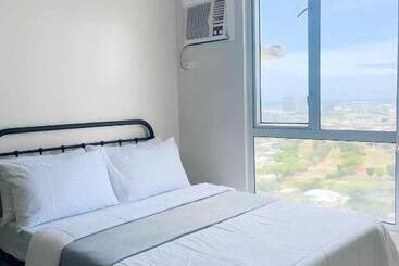 מלון דירות Lj Staycation Condo Rentals