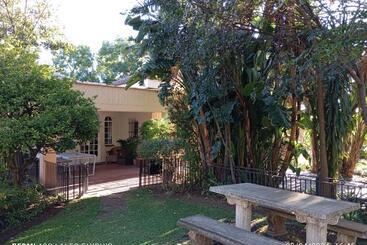 پانسیون 161 Blenheim Rd