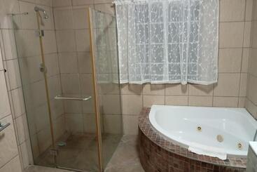 پانسیون 161 Blenheim Rd