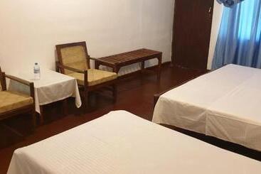 پانسیون Ashok Hotel Anuradhapura