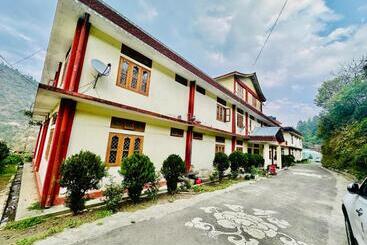 پانسیون Pema Dekey Monastic Guest House