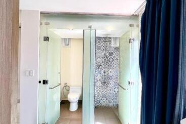 تختخواب و صبحانه Luxury Villa 01   Relax   Fun   Near Vung Tau
