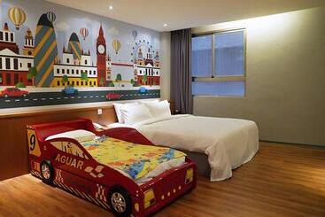 هتل 河堤漫旅 自立館river Inn Zili