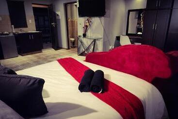 בית מלון כפרי Bains Game Lodge Sky S Overnight