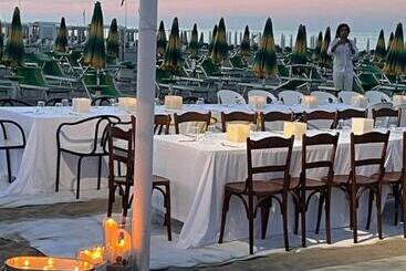 هتل Crdd Le Due Torri Riccione
