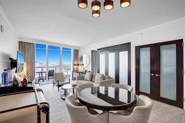 هتل Fontainebleau Miami Beach