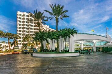 هتل Fontainebleau Miami Beach