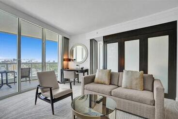 هتل Fontainebleau Miami Beach