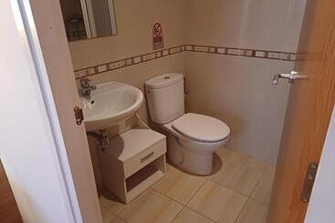 هتل Hostal Sol I Sombra