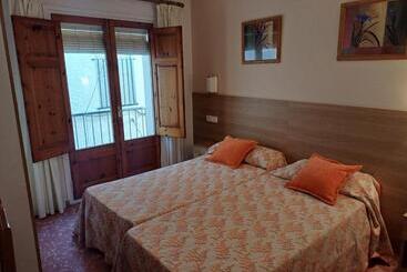 ホテル Hostal Sol I Sombra