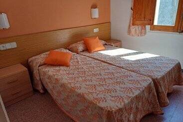 هتل Hostal Sol I Sombra