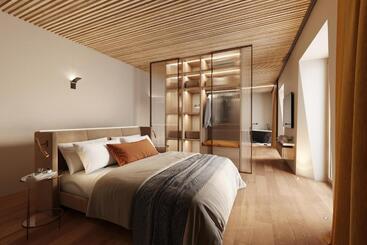 Отель Langenmantel Historic Suites