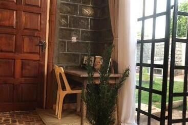 هتل Mashambani Cottages