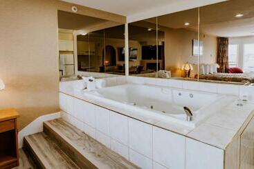 هتل Mosaic Suites