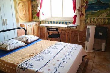 پانسیون Air Conditioning Room In An Apartment Of 4 Rooms