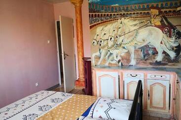 پانسیون Air Conditioning Room In An Apartment Of 4 Rooms