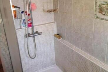 پانسیون Air Conditioning Room In An Apartment Of 4 Rooms