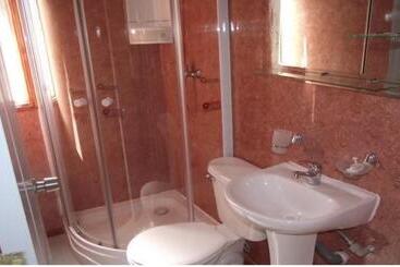 پانسیون Hostal Diego De Almagro