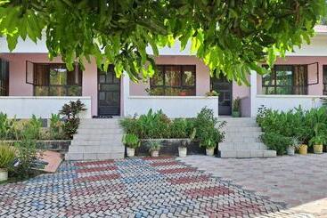 پانسیون Meru Farm House