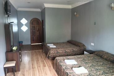 پانسیون Sri Juliana Chalet