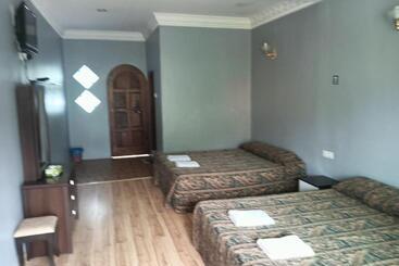 پانسیون Sri Juliana Chalet