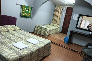 پانسیون Sri Juliana Chalet