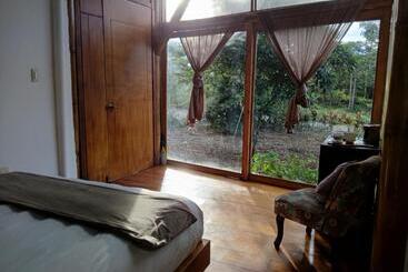 تختخواب و صبحانه Fevu Vera Forest House
