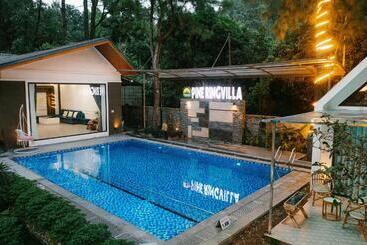 تختخواب و صبحانه Pine Ring Villa