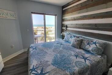 Апарт-отель Crystal Palms Resort Treasure Island Penthouse Unit 603