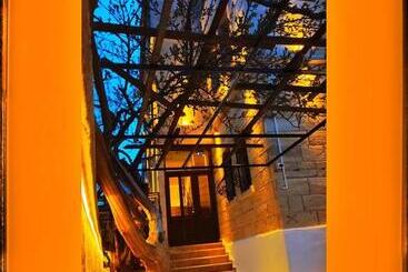 هتل Yellow Stone House