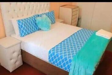 پانسیون Aphiroom Guesthouse
