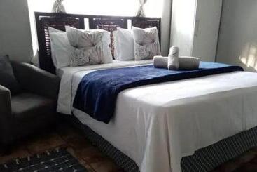 پانسیون Aphiroom Guesthouse