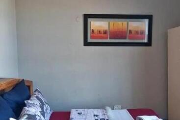 پانسیون Aphiroom Guesthouse