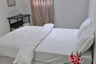 پانسیون Aphiroom Guesthouse