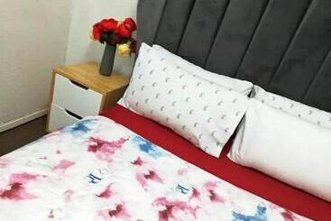 پانسیون Aphiroom Guesthouse