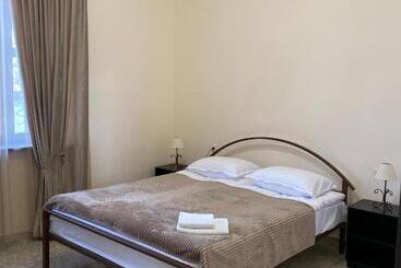 پانسیون Yan Guest House