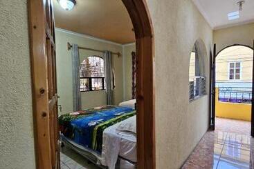 پانسیون Hostal Flor Del Lago