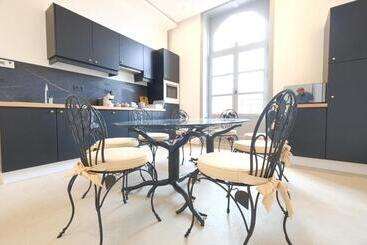 پانسیون Room Jade   La Maison De La Duchesse De La Valliere   Parking Privé